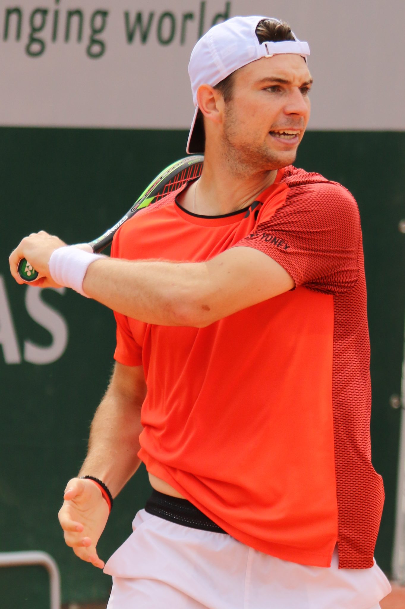 Rodionov in Paris mit Thiem-Spiegelbild - Metzger.Live
